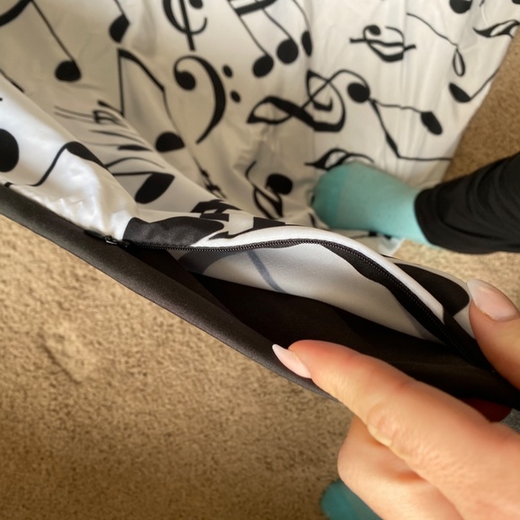 Beautiful Queen Duvet Cover and Pillow Cases - Picture 4 of 5